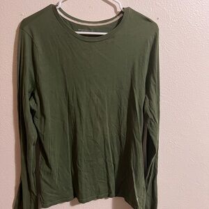 American Eagle Outfitters Olive Long Sleeve 2XL size large 2 small discolor spot